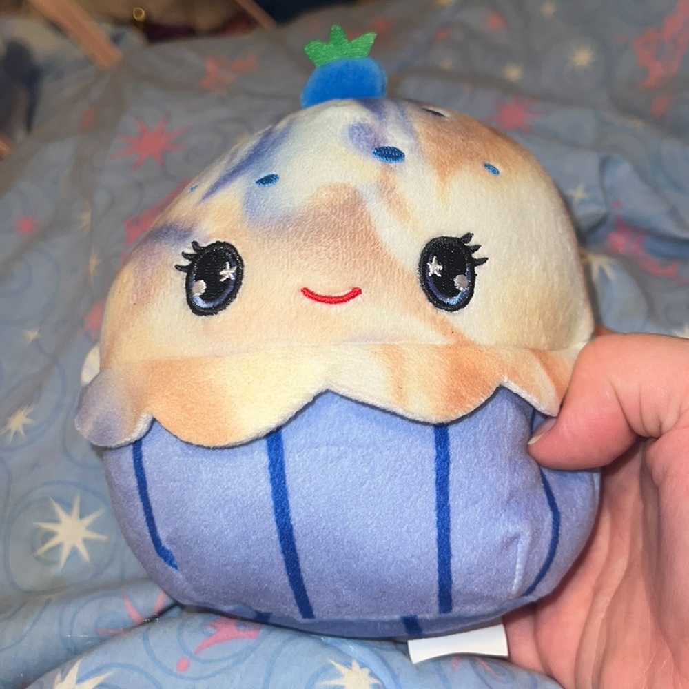 blueberry muffin scented squishmallow